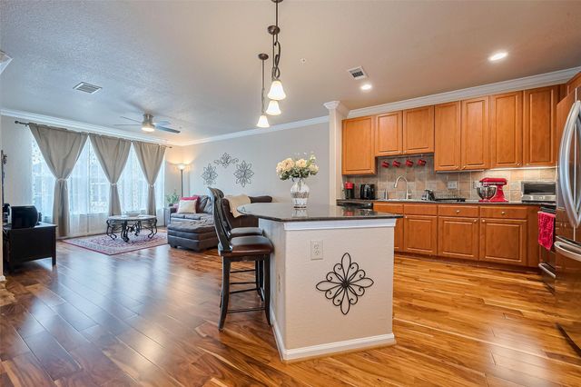 1711 Old Spanish Trail 214, Houston, TX 77054