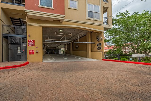 1711 Old Spanish Trail 214, Houston, TX 77054