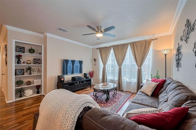 1711 Old Spanish Trail 214, Houston, TX 77054