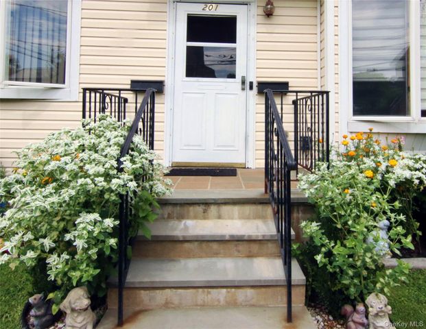 201 Bennett Avenue, Yonkers, NY 10701