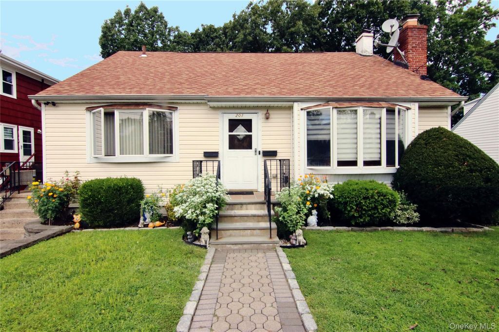 201 Bennett Avenue, Yonkers, NY 10701 — exterior
