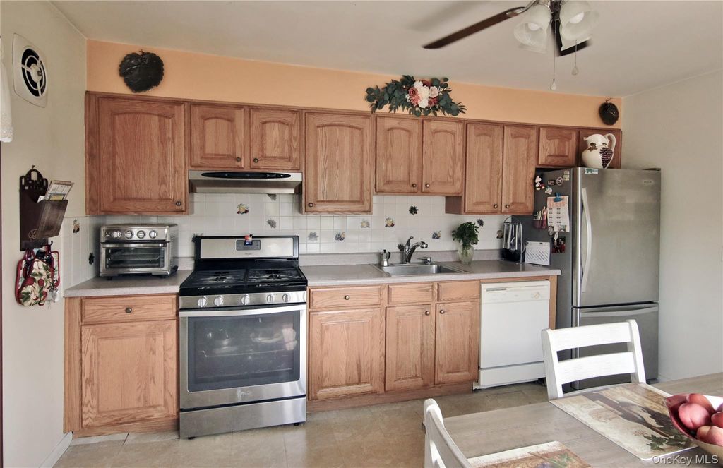 201 Bennett Avenue, Yonkers, NY 10701 — photo 3