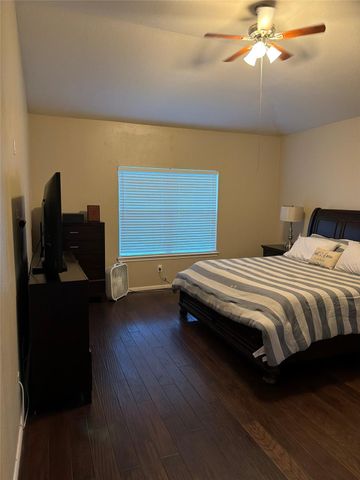 2311 Diamond Springs Drive, Pearland, TX 77584