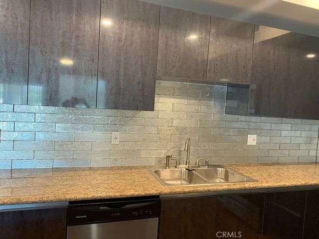 11442 Victory Boulevard 303, North Hollywood, CA 91606