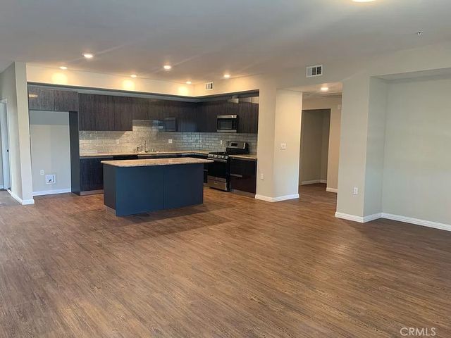 11442 Victory Boulevard 303, North Hollywood, CA 91606