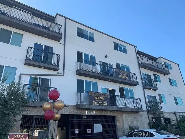 11442 Victory Boulevard 303, North Hollywood, CA 91606