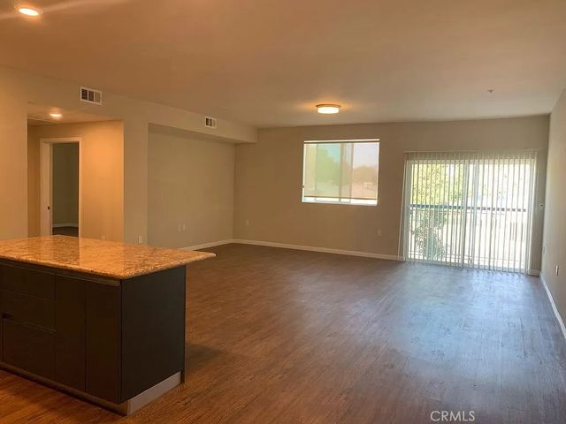 11442 Victory Boulevard 303, North Hollywood, CA 91606