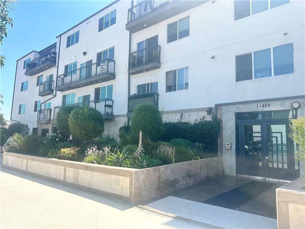 11442 Victory Boulevard 303, North Hollywood, CA 91606