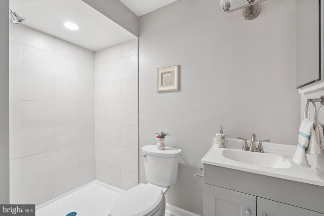2982 GLENORA LN, Rockville, MD 20850
