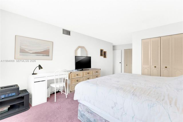 1000 Parkview Dr 822, Hallandale Beach, FL 33009