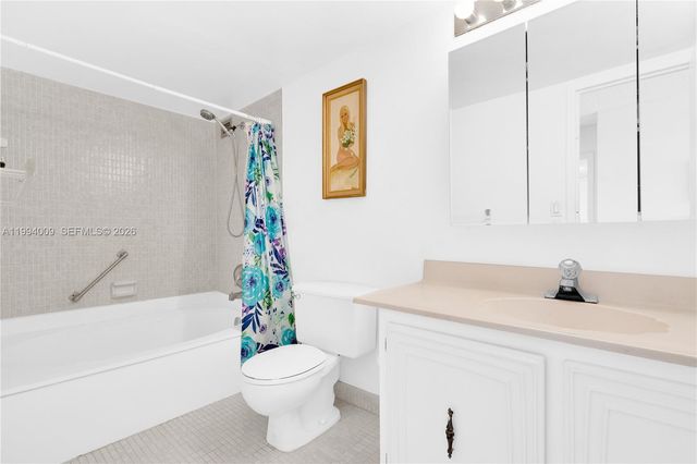 1000 Parkview Dr 822, Hallandale Beach, FL 33009