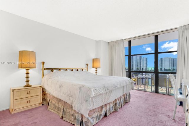 1000 Parkview Dr 822, Hallandale Beach, FL 33009