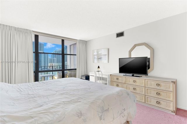 1000 Parkview Dr 822, Hallandale Beach, FL 33009