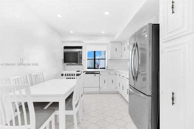 1000 Parkview Dr 822, Hallandale Beach, FL 33009