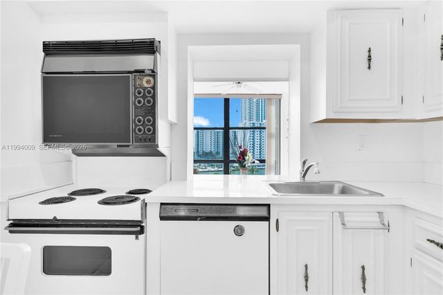 1000 Parkview Dr 822, Hallandale Beach, FL 33009