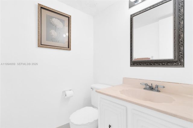 1000 Parkview Dr 822, Hallandale Beach, FL 33009