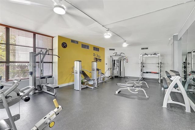 1000 Parkview Dr 822, Hallandale Beach, FL 33009