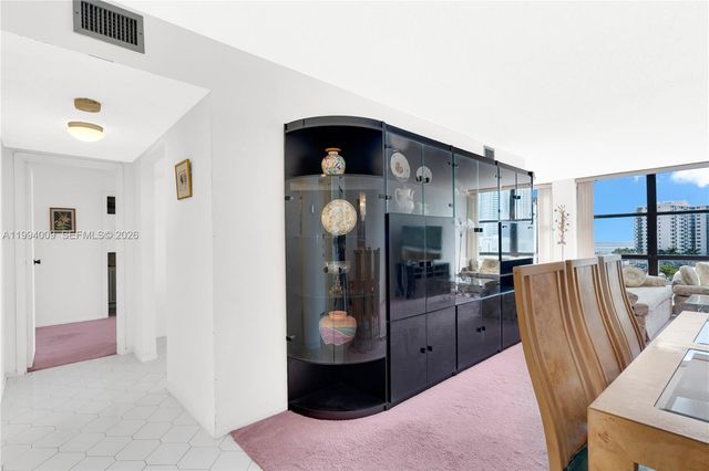 1000 Parkview Dr 822, Hallandale Beach, FL 33009