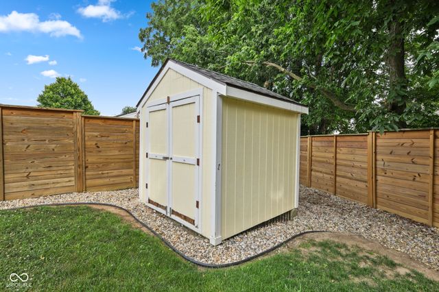 5719 Apple Branch Court, Indianapolis, IN 46237