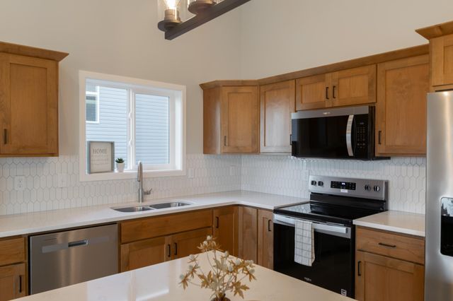 6208 86th Avenue S, Horace, ND 58047