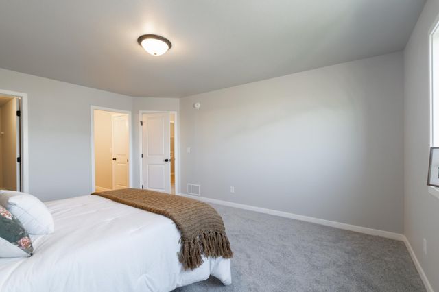 6208 86th Avenue S, Horace, ND 58047