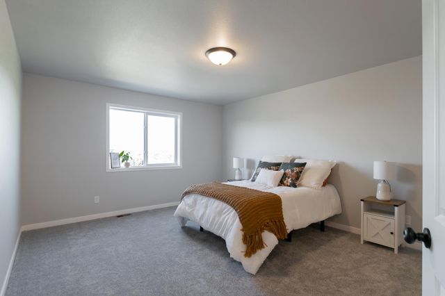 6208 86th Avenue S, Horace, ND 58047