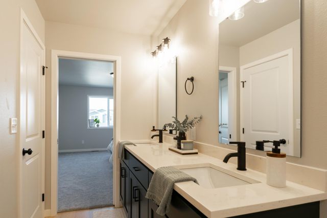 6208 86th Avenue S, Horace, ND 58047