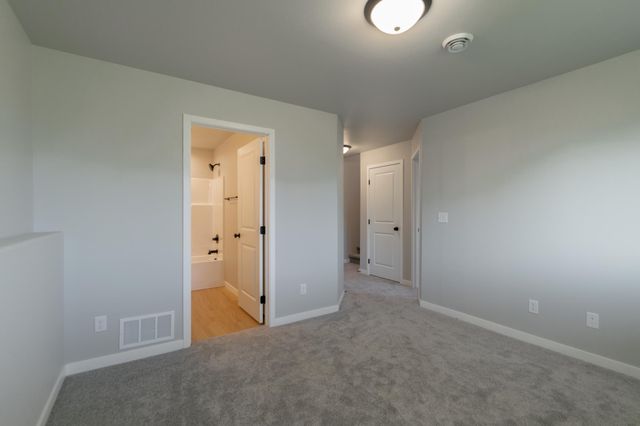 6208 86th Avenue S, Horace, ND 58047