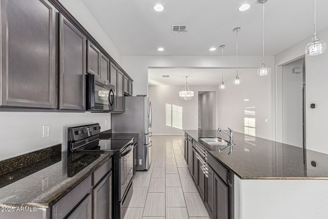 10877 W MARSHALL Avenue, Phoenix, AZ 85037