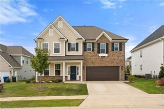 2124 Beechwood View Drive, Winston-salem, NC 27106