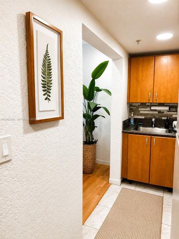 7326 Collins Avenue 207, Miami Beach, FL 33141
