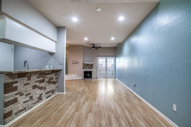 800 Country Place Drive 306, Houston, TX 77079