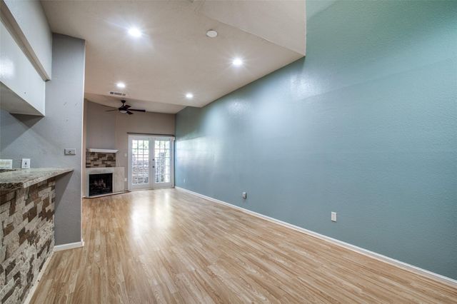 800 Country Place Drive 306, Houston, TX 77079