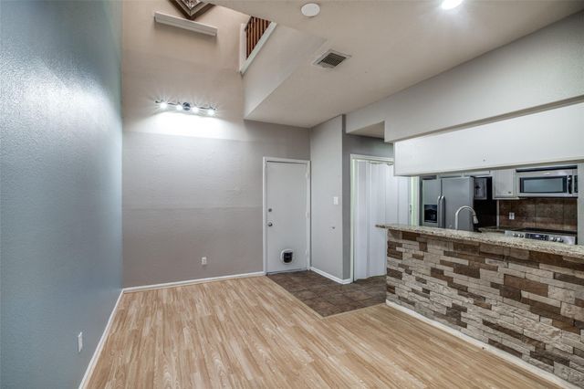 800 Country Place Drive 306, Houston, TX 77079