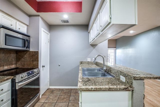 800 Country Place Drive 306, Houston, TX 77079