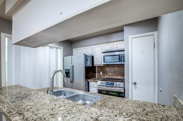 800 Country Place Drive 306, Houston, TX 77079