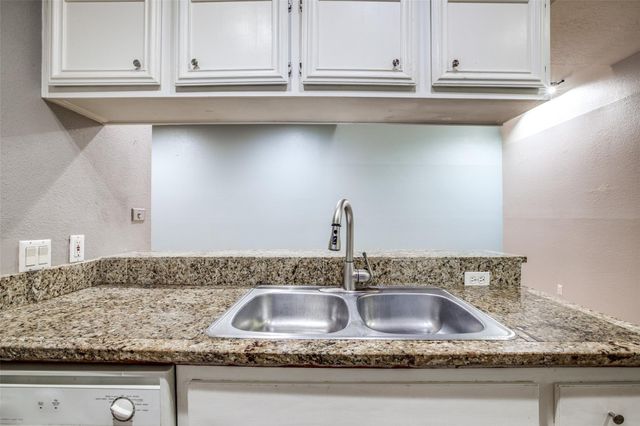 800 Country Place Drive 306, Houston, TX 77079