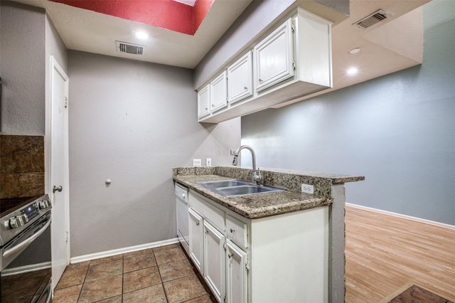 800 Country Place Drive 306, Houston, TX 77079