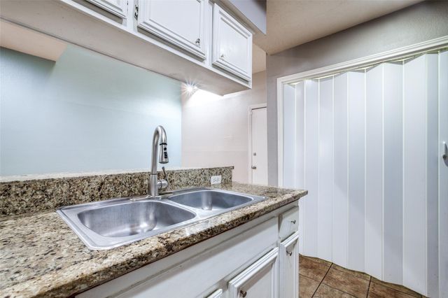 800 Country Place Drive 306, Houston, TX 77079