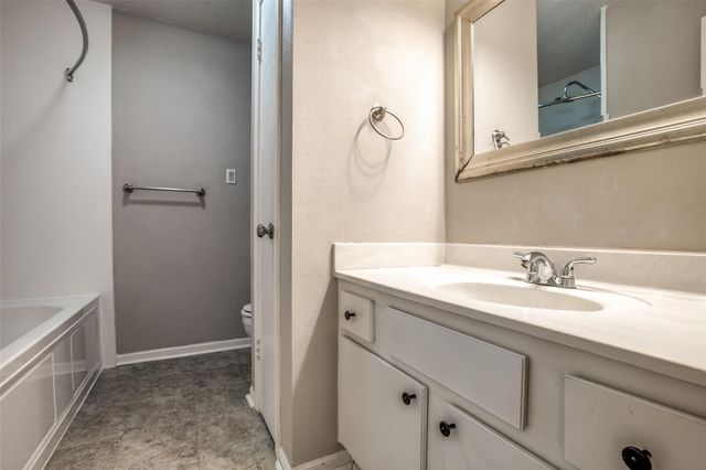 800 Country Place Drive 306, Houston, TX 77079