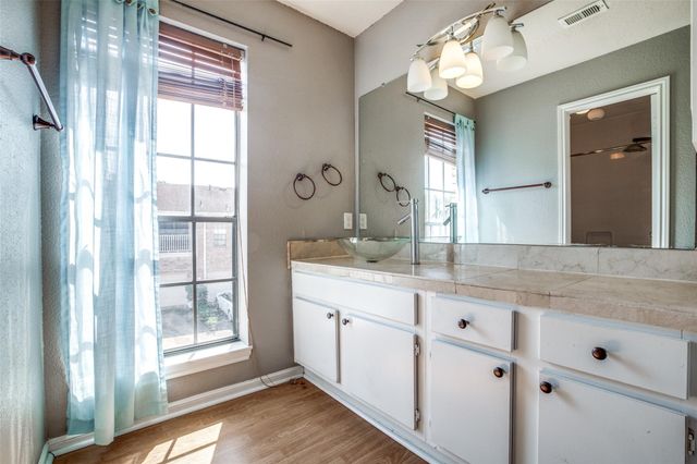 800 Country Place Drive 306, Houston, TX 77079