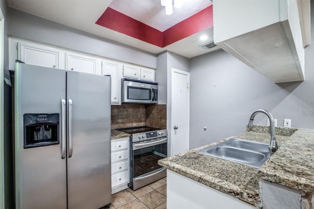 800 Country Place Drive 306, Houston, TX 77079