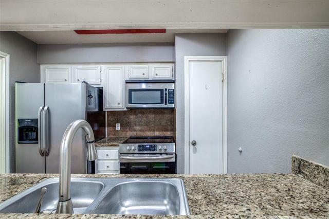 800 Country Place Drive 306, Houston, TX 77079