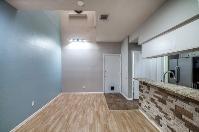 800 Country Place Drive 306, Houston, TX 77079