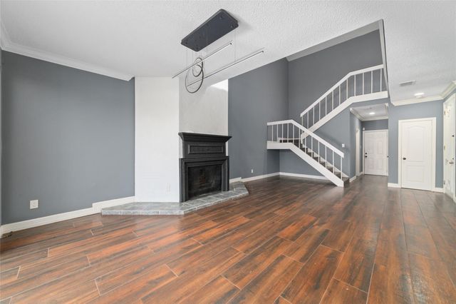 7655 S Braeswood Boulevard 2, Houston, TX 77071