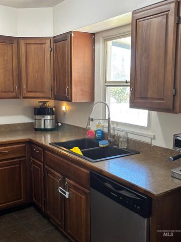 1605 18th Avenue, Lewiston, ID 83501