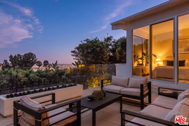 8618 Franklin Avenue, Los Angeles, CA 90069