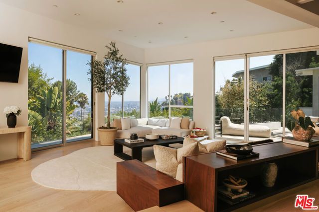 8618 Franklin Avenue, Los Angeles, CA 90069