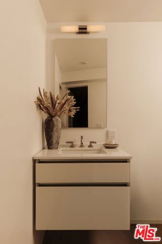 8618 Franklin Avenue, Los Angeles, CA 90069