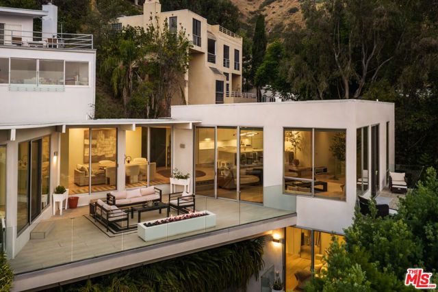 8618 Franklin Avenue, Los Angeles, CA 90069